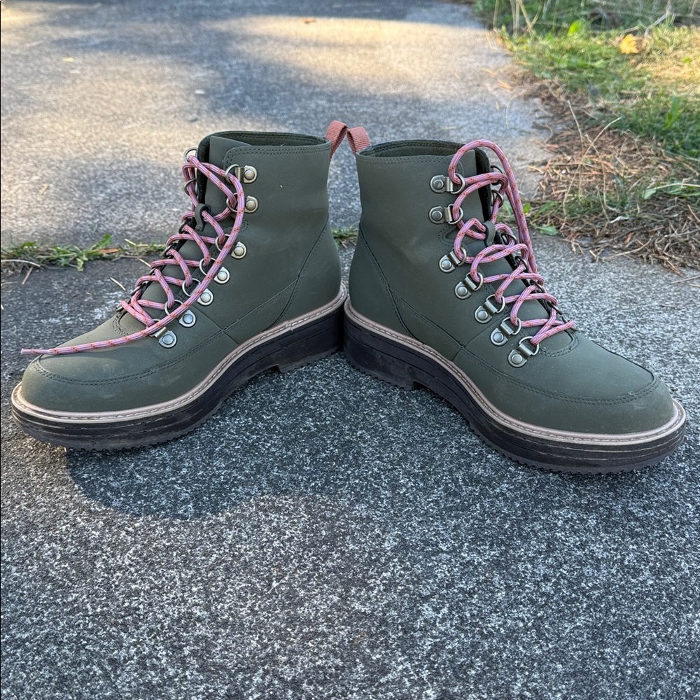 Women's Green Teva Boots - Picture 6 of 6